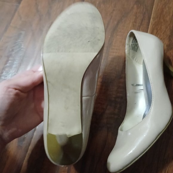 Taupe color Heels - Picture 5 of 5